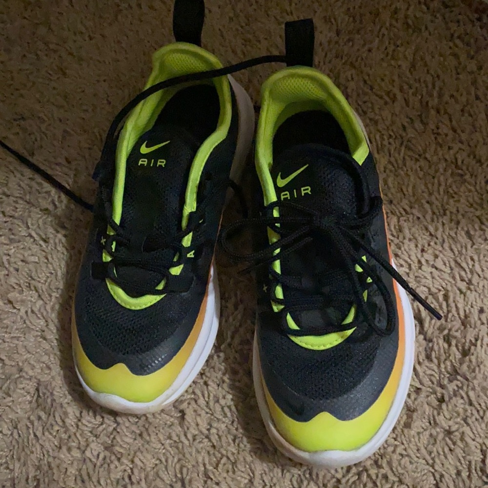 Nike Air Max tennis shoes